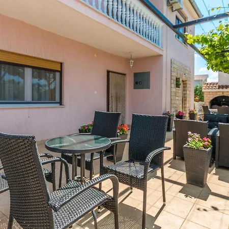 Apartmán Beautiful In With Wifi Biograd Na Moru