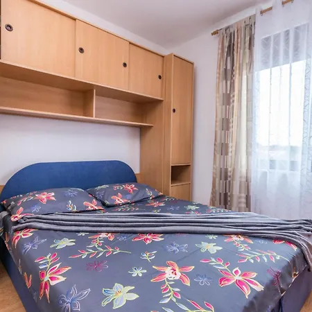 Apartmán Beautiful In With Wifi Biograd Na Moru