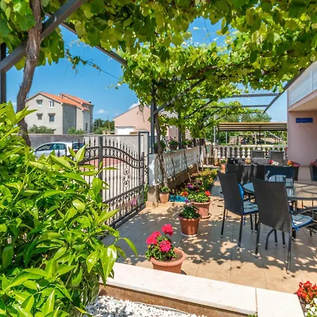 Cozy In With Kitchen Apartment Biograd Na Moru