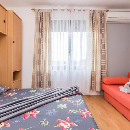 Cozy In With Kitchen Apartment Biograd Na Moru